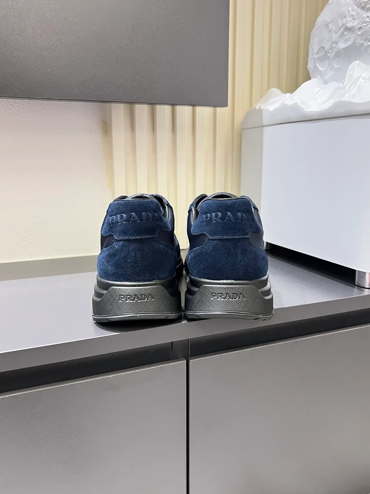 Prada Cloudbust Tênis Lifestyle Azul Marinho Camurça e Couro 2