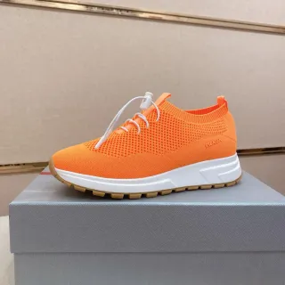 Prada Cloudbust नारंगी सफेद बुनाई मोजा फिट अपर टॉगल लेस सिस्टम लाइफस्टाइल स्नीकर्स