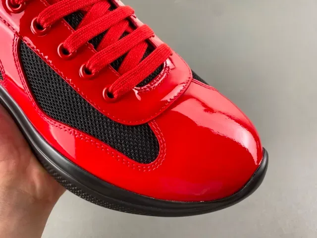 Prada Cloudbust Chaussures Lifestyle en Cuir Patent Rouge et Maille Noire 2