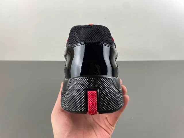 Prada Cloudbust Chaussures Lifestyle en Cuir Patent Rouge et Maille Noire 4