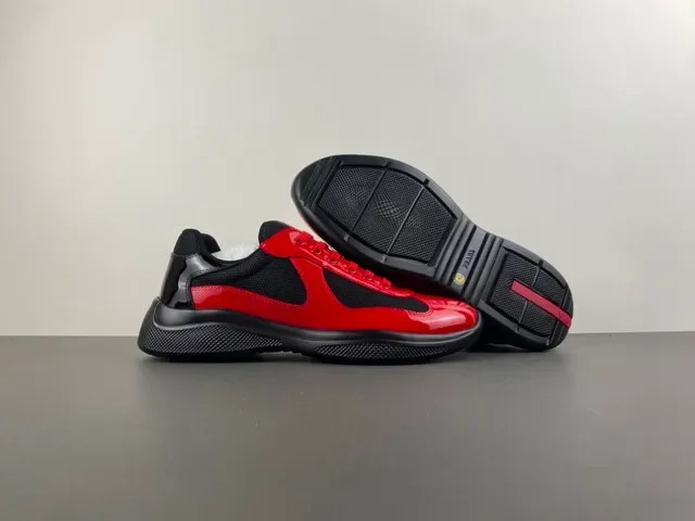 Prada Cloudbust Chaussures Lifestyle en Cuir Patent Rouge et Maille Noire 12