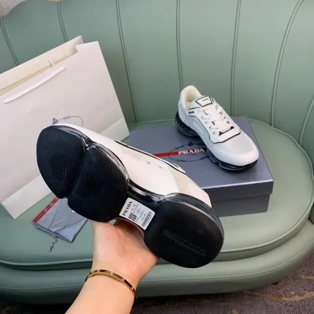 Prada Cloudbust Blanc et Noir Lifestyle Sneakers 2