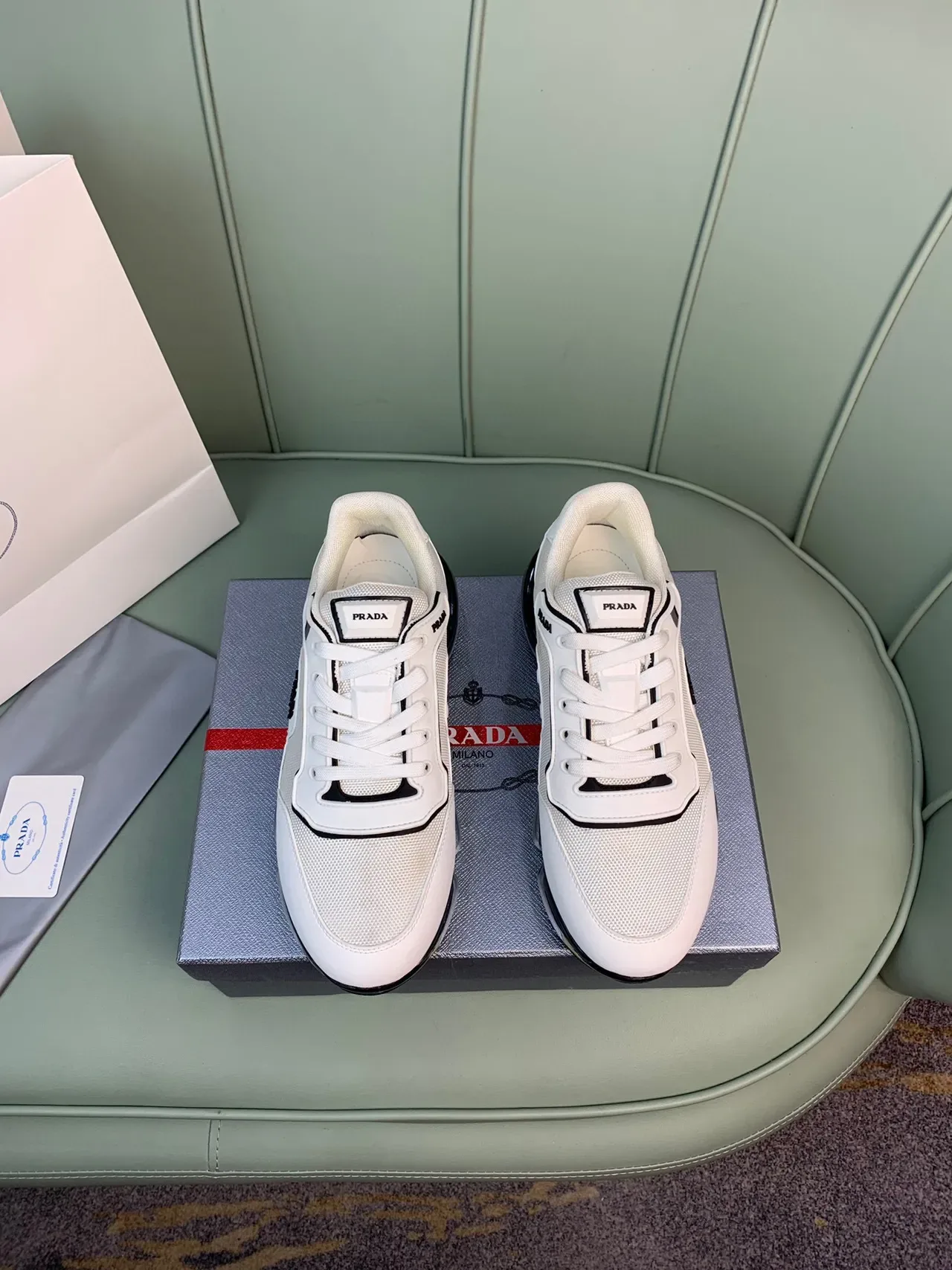 Prada Cloudbust Blanc et Noir Lifestyle Sneakers 9