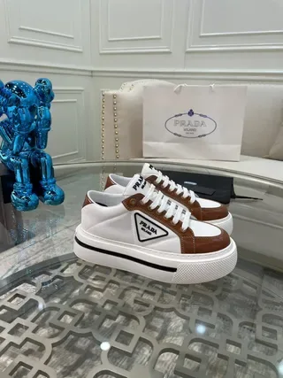 Prada Cloudbust حذاء رياضي أبيض وبني من الجلد منصة نمط حياة 6