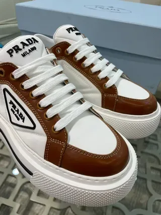 Prada Cloudbust حذاء رياضي أبيض وبني من الجلد منصة نمط حياة 9