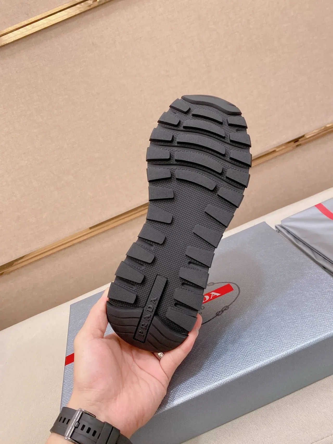 Prada Cloudbust Sneakers Lifestyle Blancs à Panneaux en Cuir 2