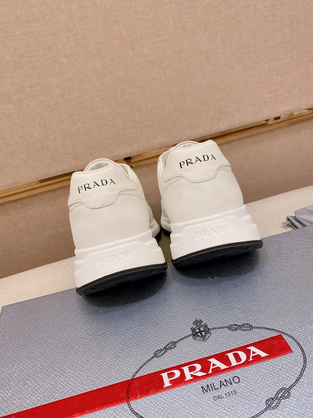Prada Cloudbust Sneakers Lifestyle Blancs à Panneaux en Cuir 3