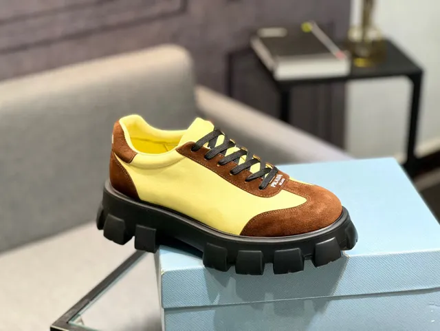 Prada Cloudbust Zapatillas chunky de ante amarillo y marrón 5