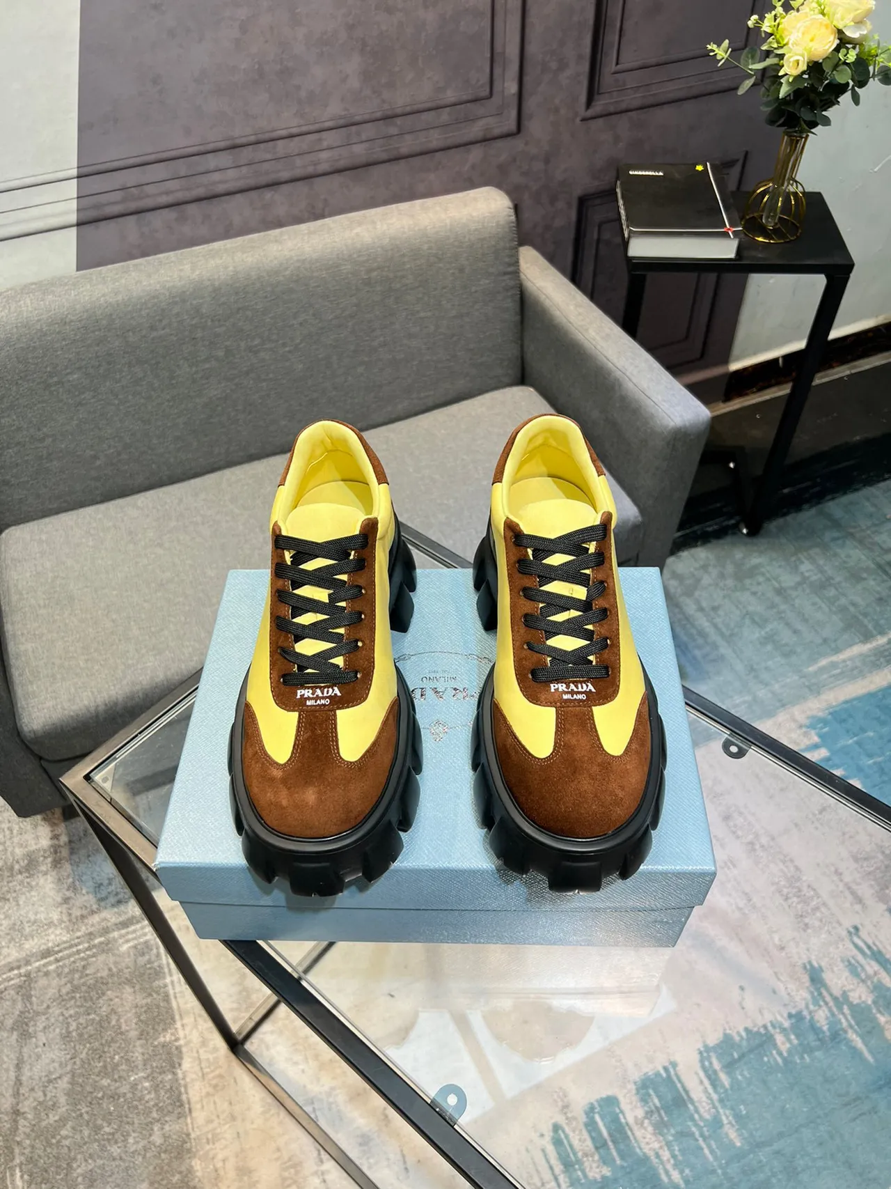 Prada Cloudbust Zapatillas chunky de ante amarillo y marrón 9