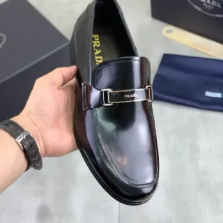 Prada Horsebit Loafer مكاسين أسود جلد لامع