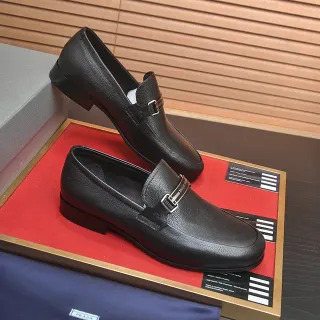 Prada Horsebit Loafer काला पेबल्ड लेदर लूफर