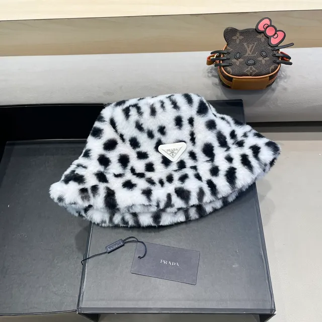 Prada طباعة الفهد فرو صناعي قبعة دلو 2