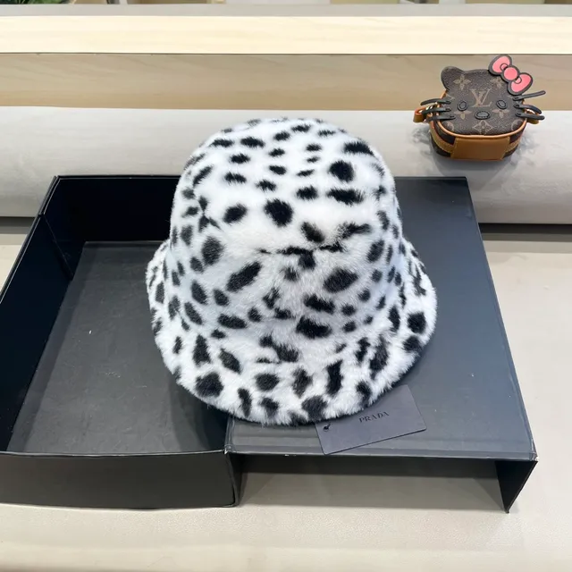 Prada طباعة الفهد فرو صناعي قبعة دلو 5
