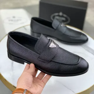 Prada Mocasin Negro Cuero Texturizado Slip-On