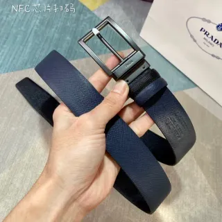 Prada নেভি ব্ল্যাক স্যাফিয়ানো টেক্সচার্ড রিভার্সিবল চামড়ার বেল্ট