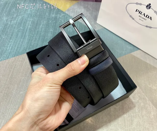 Prada Ceinture en Cuir Saffiano Texturée Réversible Marine Noir 4