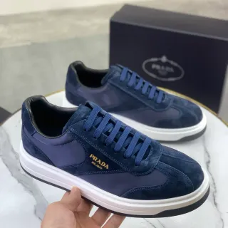 Prada Sneakers Lifestyle de Camurça e Nylon com Placa de Logo em Navy