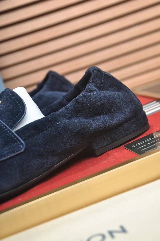 Prada حذاء لوفر بحري سويدي مع حزام 2