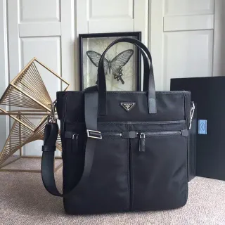 Prada Re-Edition 2005 काला नायलॉन टोट बैग