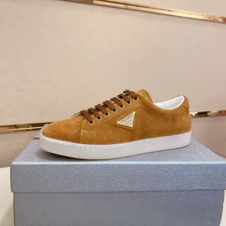Prada Re-Edition Marrón Blanco Ante Parte Superior Placa Logo Triangular Zapatillas Lifestyle