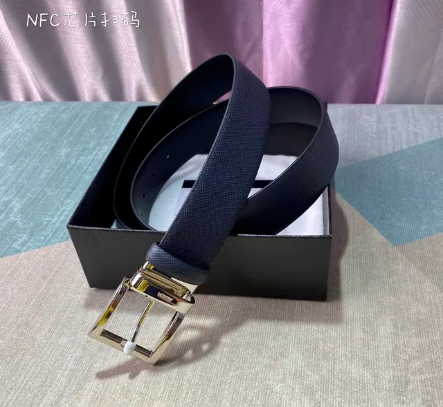 Prada Ceinture Réversible Navy Silver Texturée et Douce avec Finition Double en Cuir 2