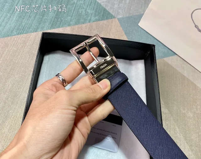 Prada Ceinture Réversible Navy Silver Texturée et Douce avec Finition Double en Cuir 6