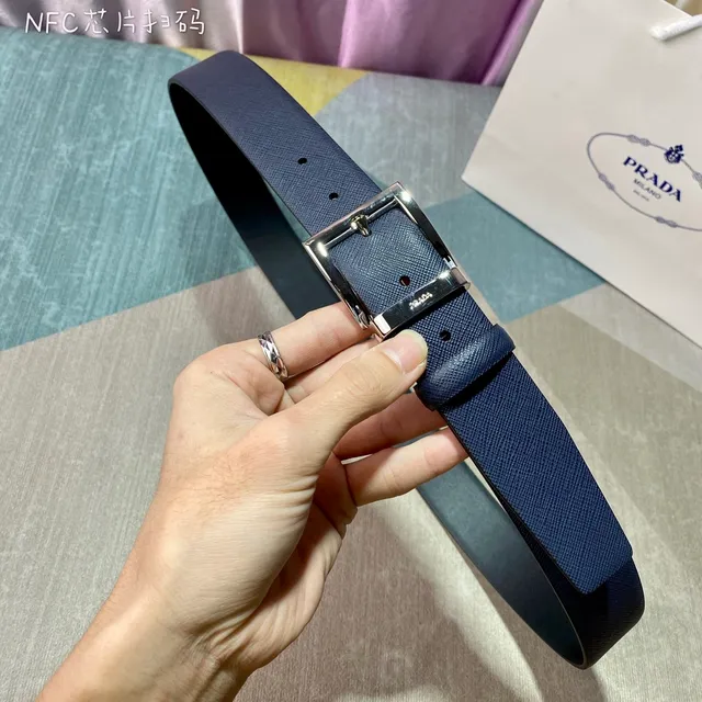 Prada Ceinture Réversible Navy Silver Texturée et Douce avec Finition Double en Cuir 7