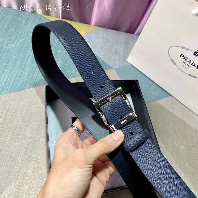 Prada Ceinture Réversible Navy Silver Texturée et Douce avec Finition Double en Cuir 8