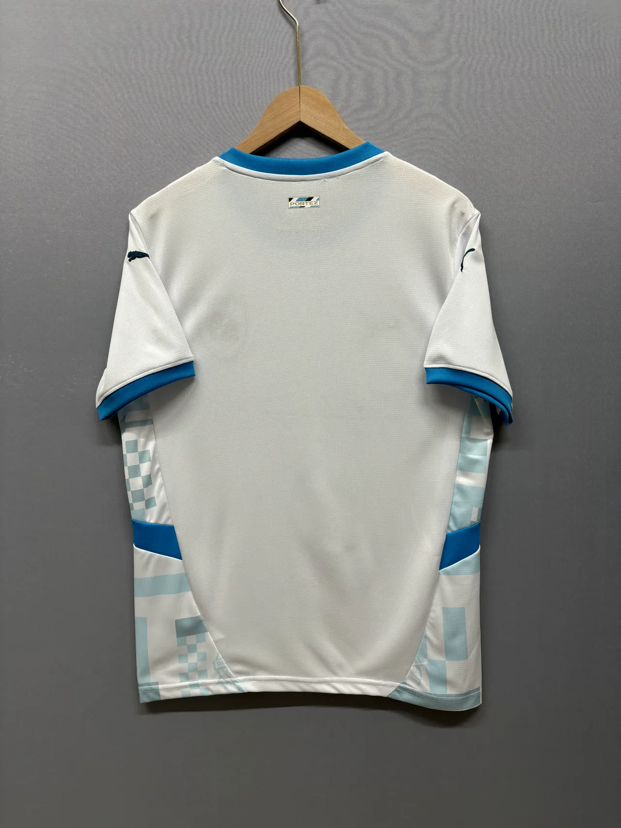 Puma Olympique de Marseille 白色蓝色边饰球衣 3