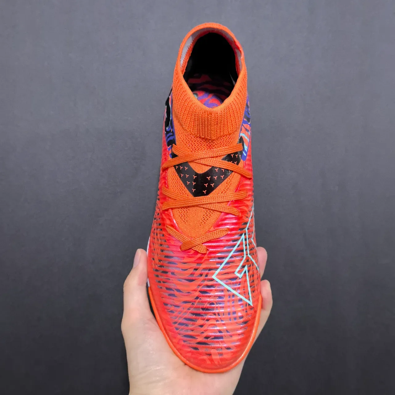 Puma 橙蓝袜套合脚针织领模制合成笼面草地足球鞋 2