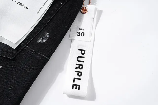 Purple Brand بنطال جينز أسود مع صبغات الطلاء المتناثرة وتآكل 7