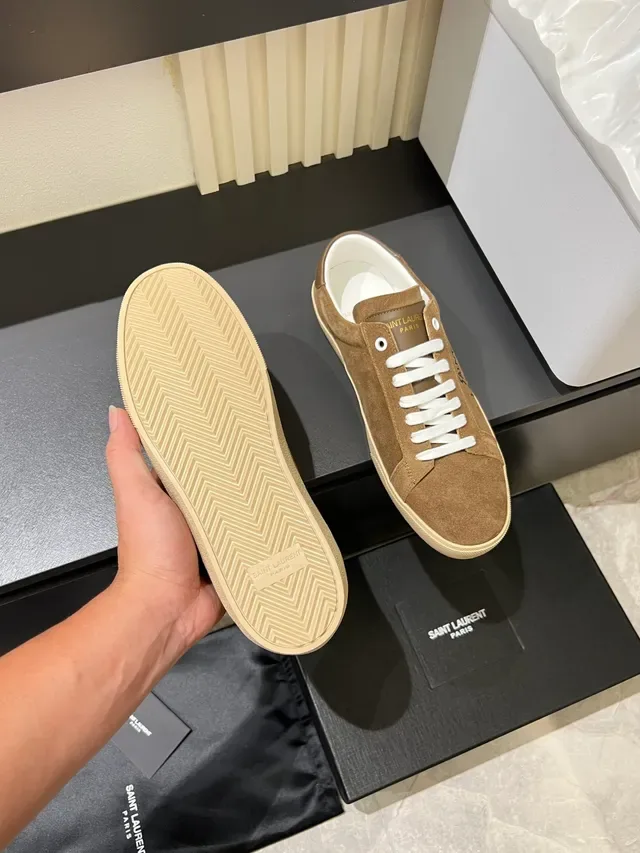 Saint Laurent 棕米色麂皮刺绣 Logo 生活方式运动鞋 3