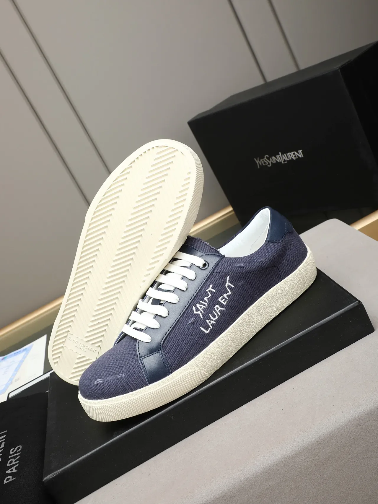 Saint Laurent zapatillas lifestyle canvas navy bordados 4
