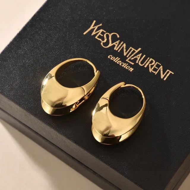Saint Laurent Loulou চকচকে সোনা টিয়ারড্রপ হুপ ইয়ারিংস 7