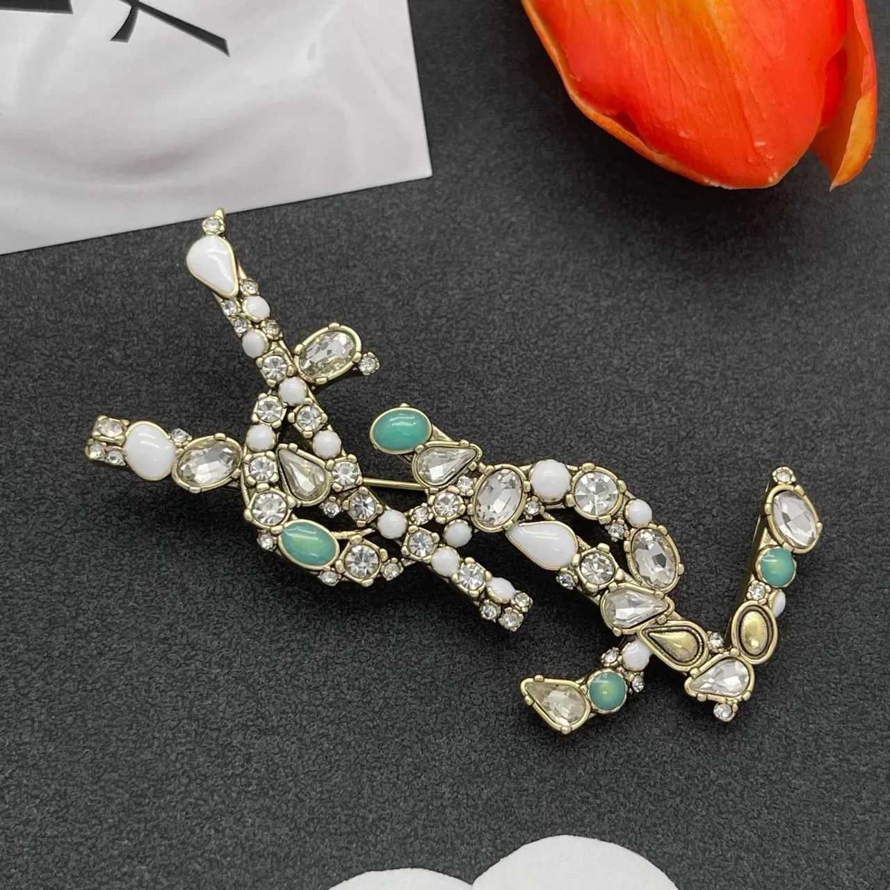 Saint Laurent YSL Monogram Broche de Cristal y Esmalte 7