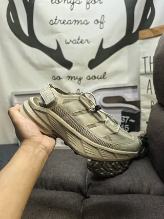 Salomon Beige 露趾系带休闲凉鞋 5