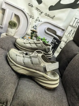Salomon Beige 露趾系带休闲凉鞋 7