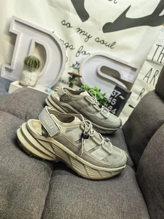 Salomon Beige 露趾系带休闲凉鞋 9