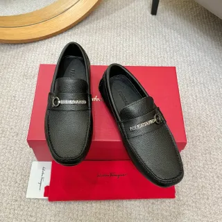 Salvatore Ferragamo Gancini أحذية لوس جلد أسود مقشف