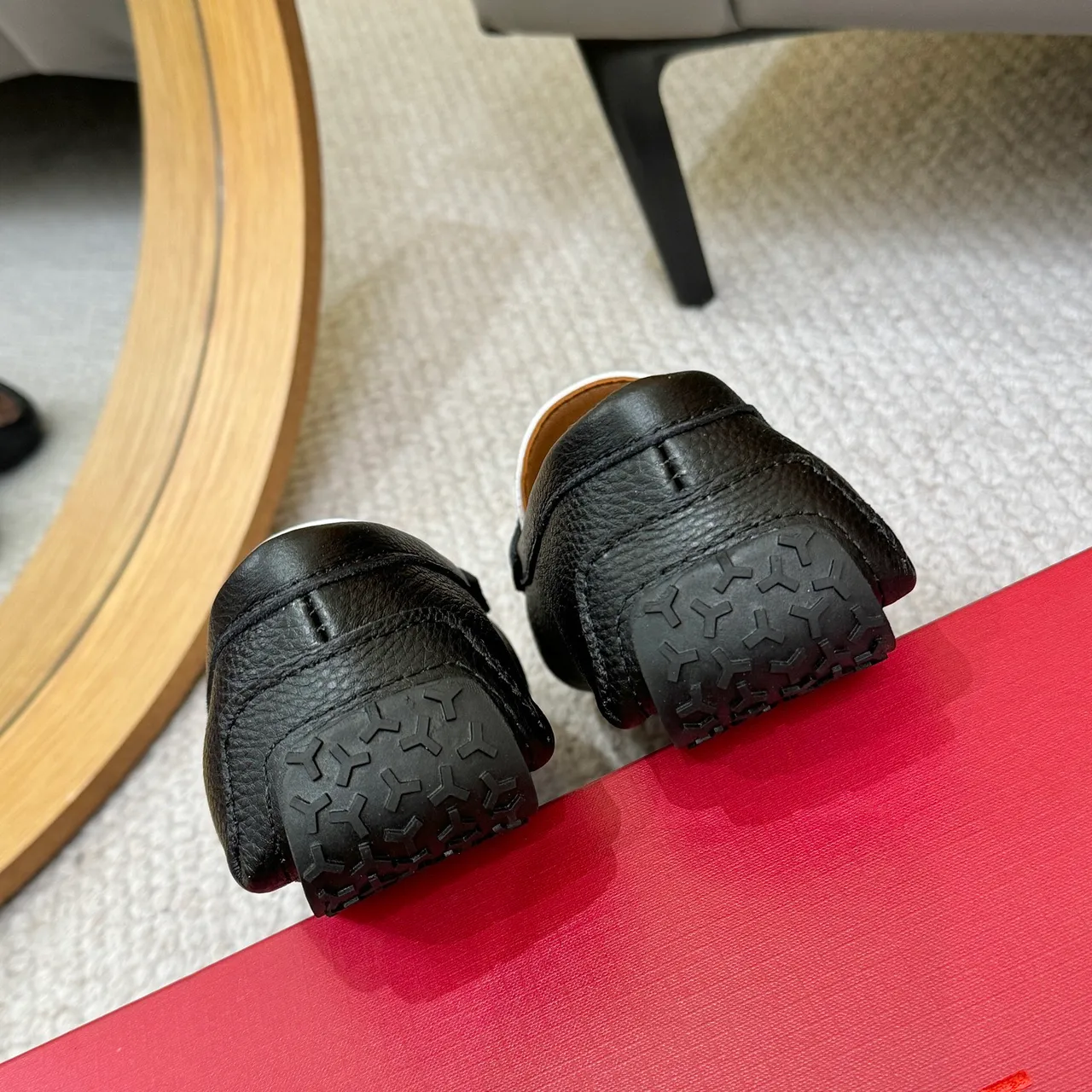 Salvatore Ferragamo Gancini Mocassins de Couro Preto Texturizado 2