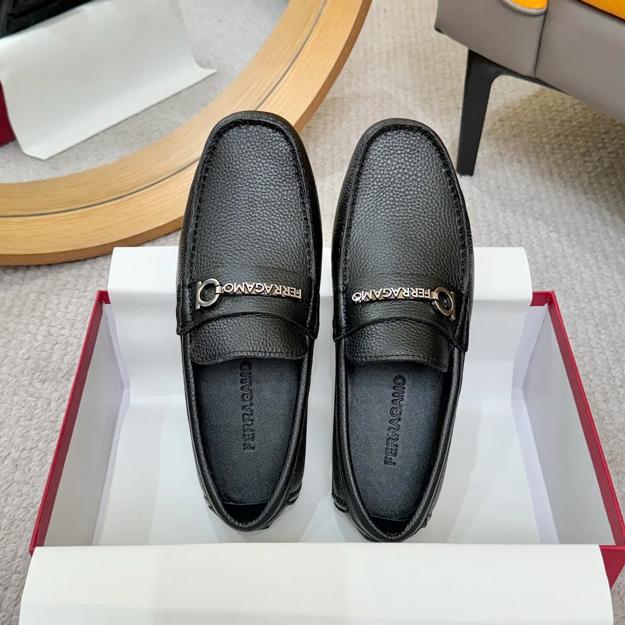 Salvatore Ferragamo Gancini Mocassins de Couro Preto Texturizado 3
