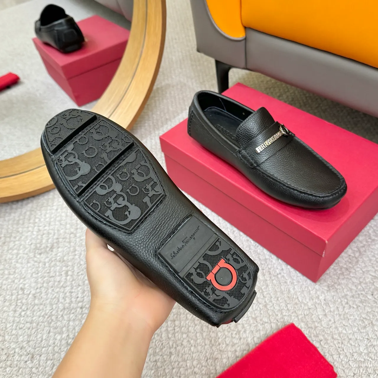 Salvatore Ferragamo Gancini Mocassins de Couro Preto Texturizado 8