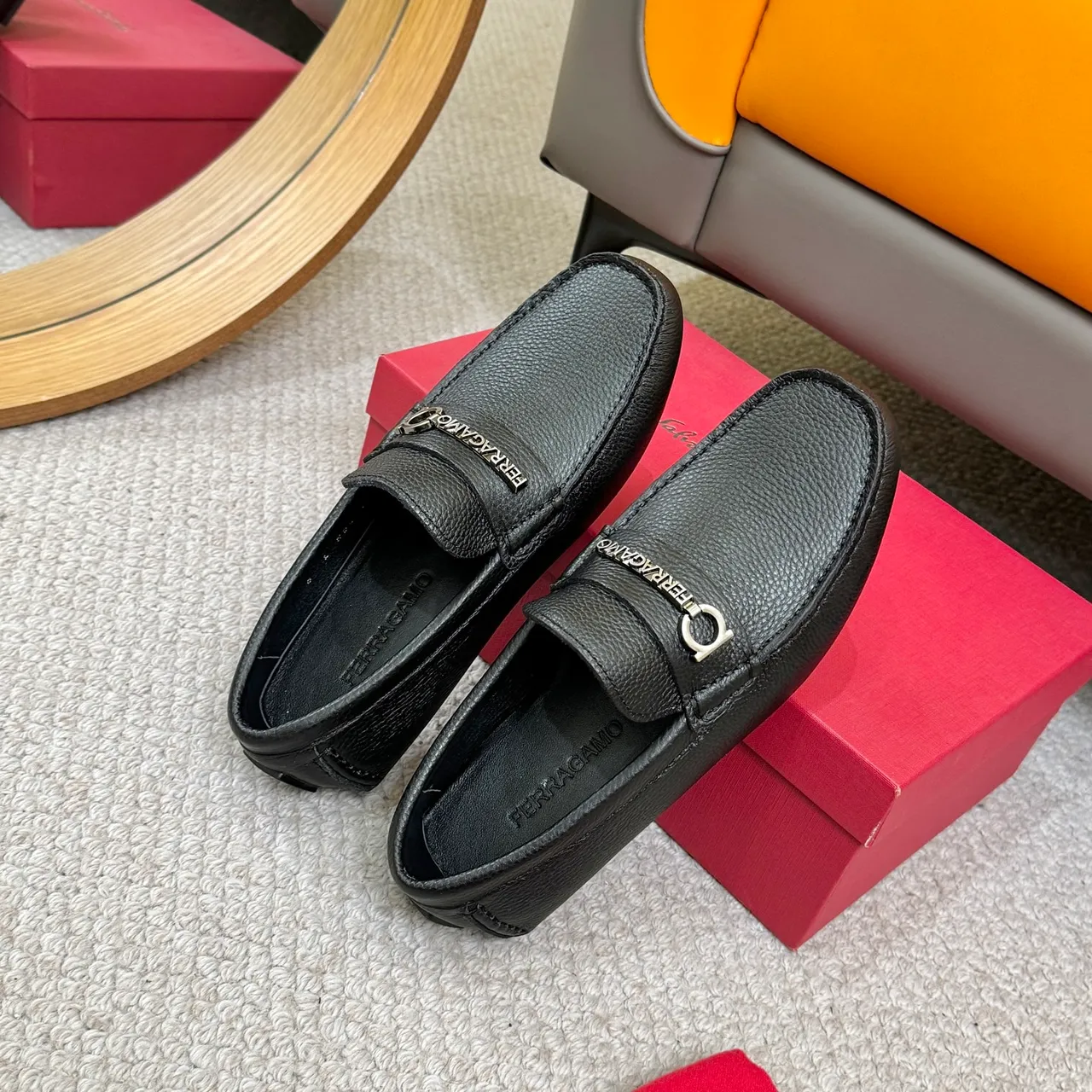Salvatore Ferragamo Gancini Mocassins de Couro Preto Texturizado 9