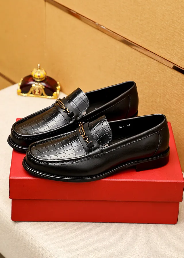 Salvatore Ferragamo Gancini Loafer Mocassins de couro preto com estampagem de crocodilo 4