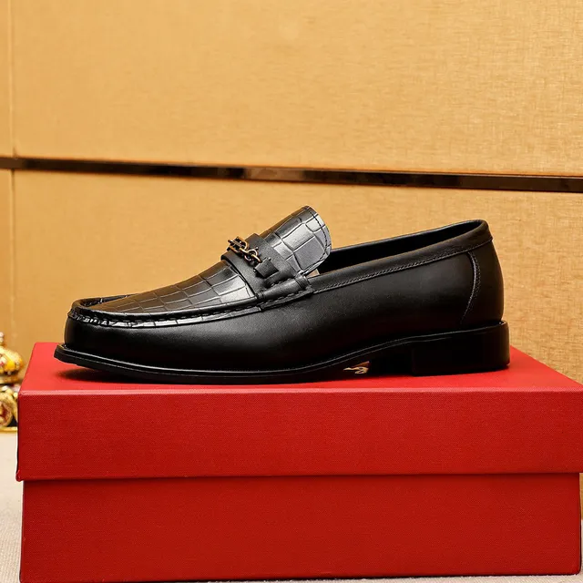 Salvatore Ferragamo Gancini Loafer Mocassins de couro preto com estampagem de crocodilo 5