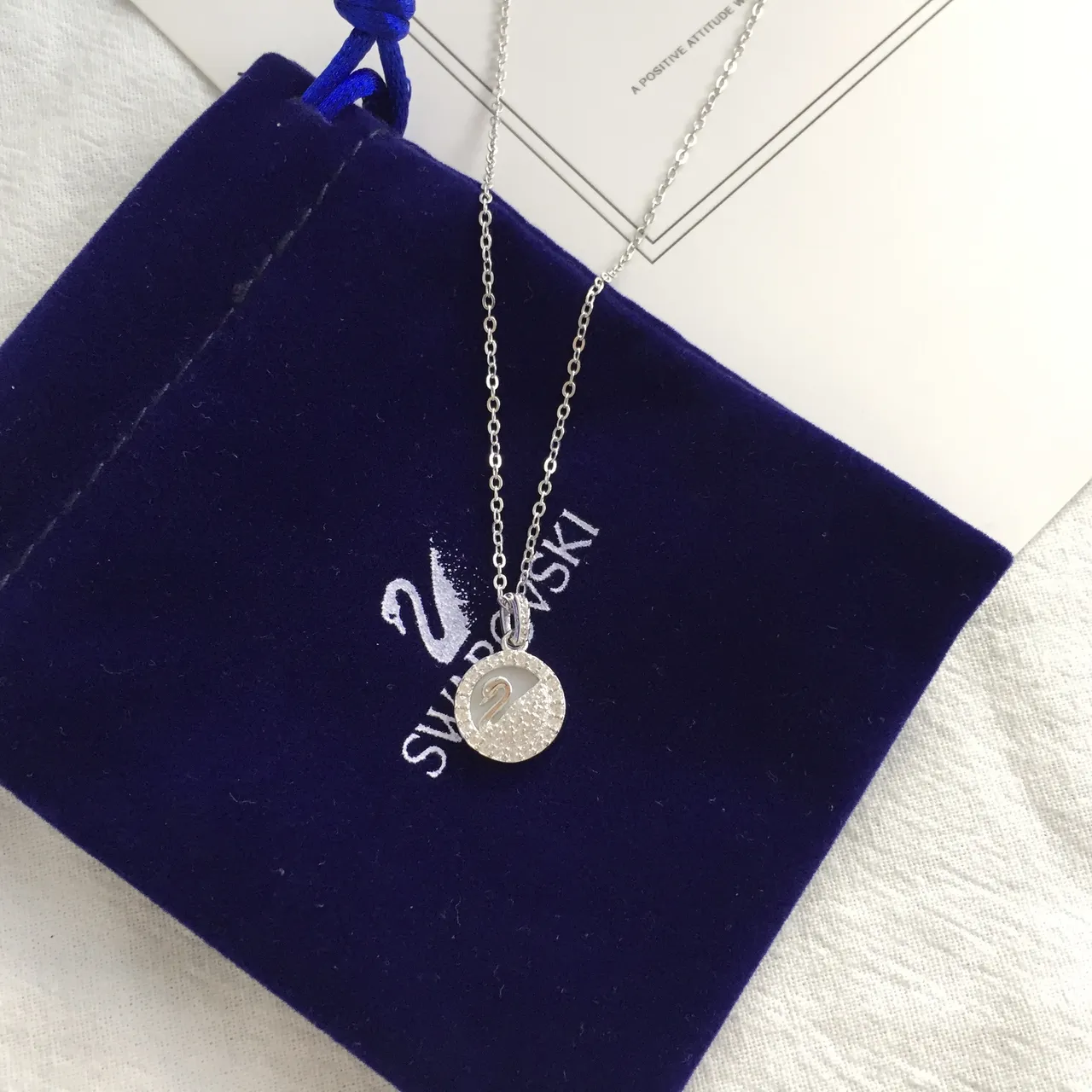 Swarovski Cadena Plateada Azul Redonda Cristal Embellished Pendentif Collar 4