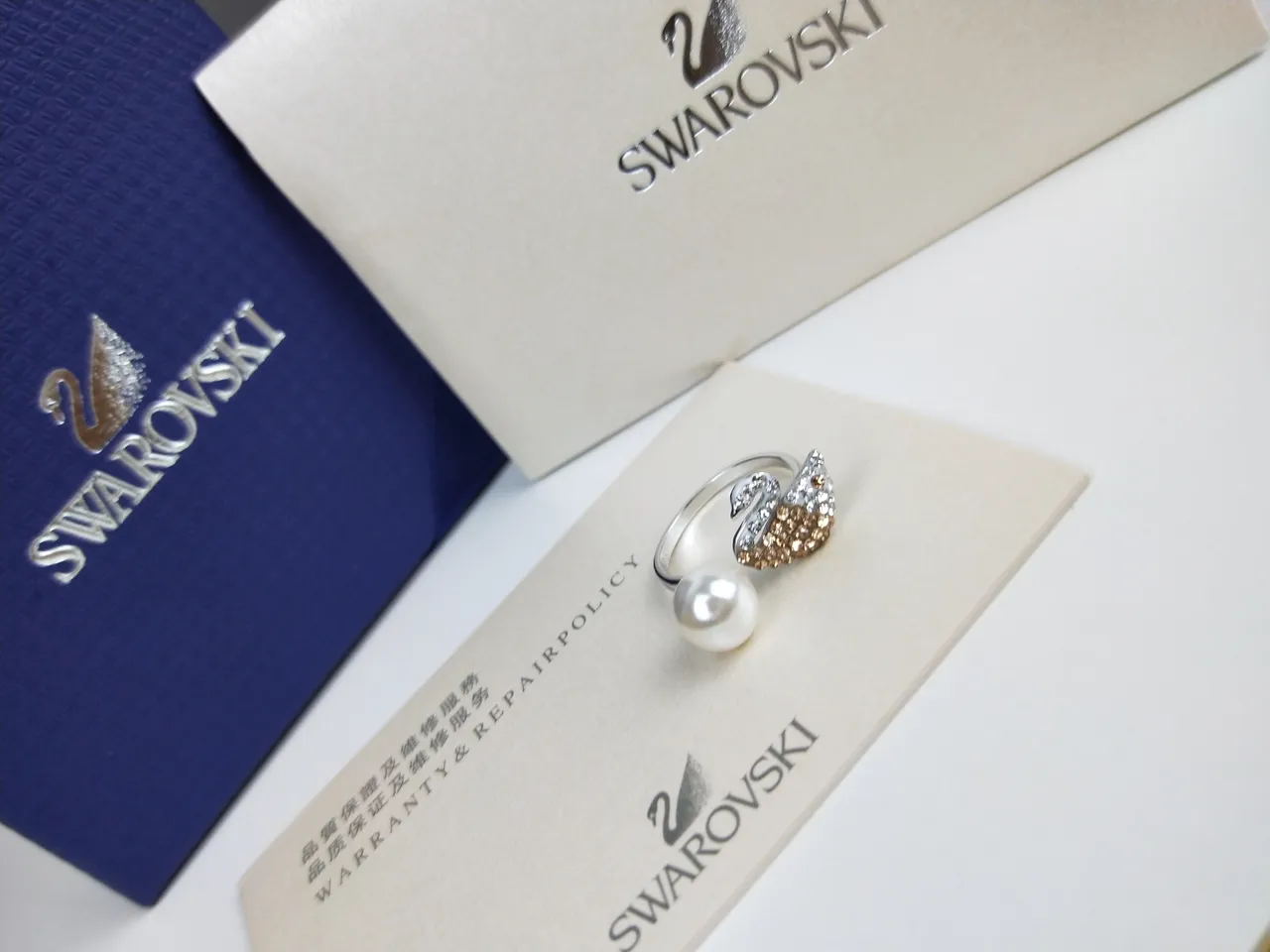 Swarovski Swan Pearl and Crystal Ring 2