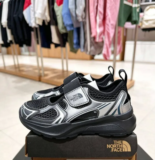 The North Face Sneakers Chunky Noires et Argentées pour Enfants 9