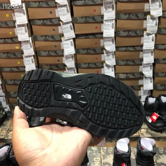 The North Face ThermoBall Boot أسود أطفال حذاء ثلج 19