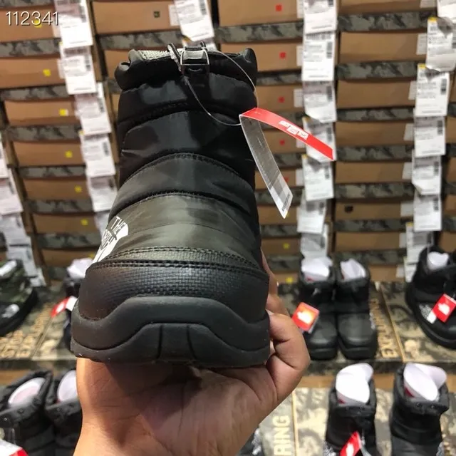 The North Face ThermoBall Boot أسود أطفال حذاء ثلج 23